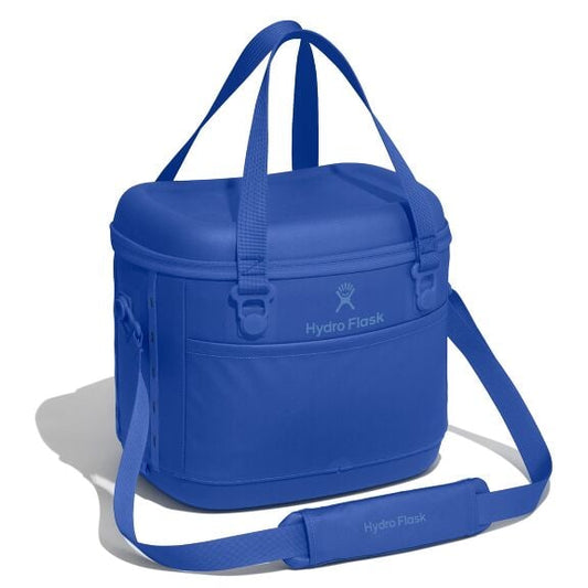 carryouttm-soft-cooler-15-l-z3 12pco382_carryout_cooler_15l_capri_blue_angled_1.jpg