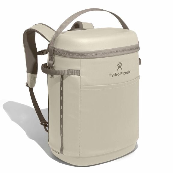 carryouttm-backpack-22-l-m4 18pco114-carryout-backpack-22l-oat-angled_1.jpg