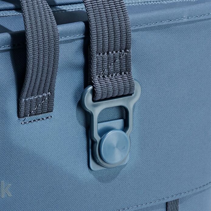carryouttm-soft-cooler-tote-30-l-w0 250815_hydro_cooler_details_14838_2_7.jpg
