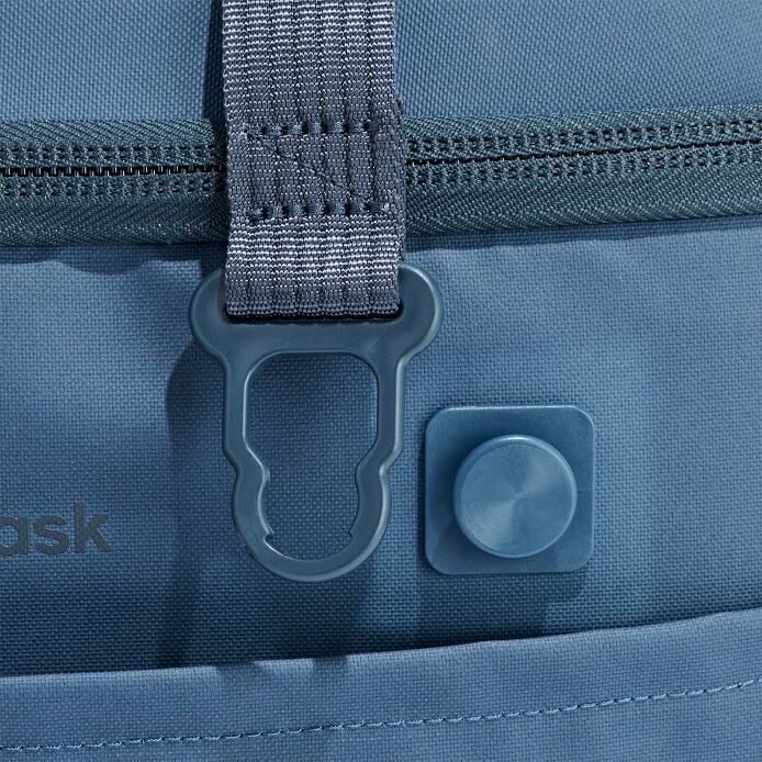carryouttm-soft-cooler-30-l-l0 250815_hydro_cooler_details_14856_2_5.jpg