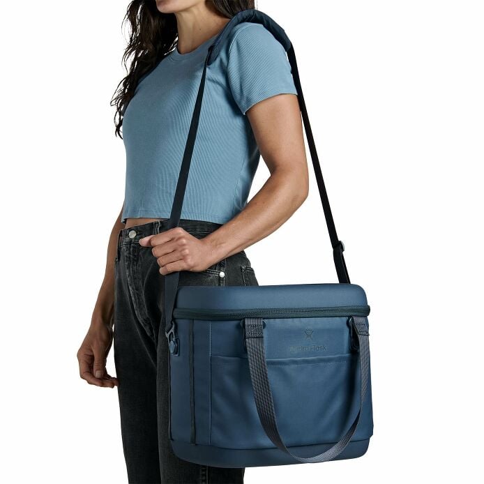 carryouttm-soft-cooler-15-l-z3 250815_hydro_s26_hb_14556_6.jpg