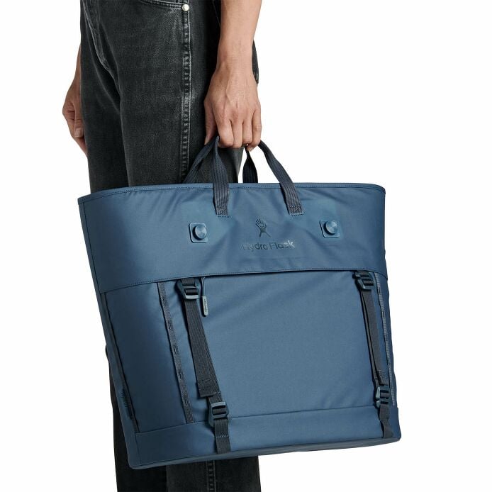 carryouttm-soft-cooler-tote-30-l-w0 250815_hydro_s26_hb_14619_2.jpg