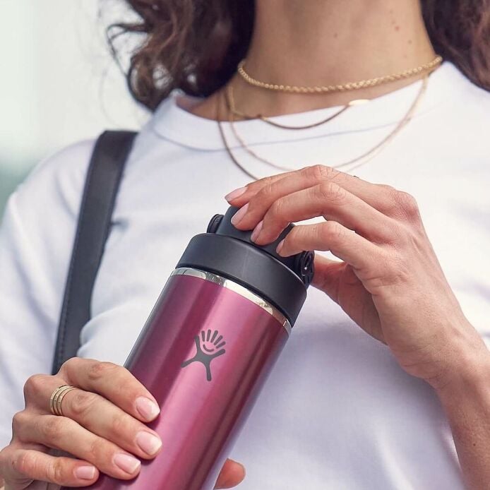 32-oz-lightweight-chug-cap-bottle-w4 hf_s26_lightweight_mcinnis_5123_1_8.jpg