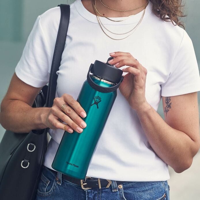 32-oz-lightweight-flex-straw-bottle-y0 hf_s26_lightweight_mcinnis_5167_2_3.jpg