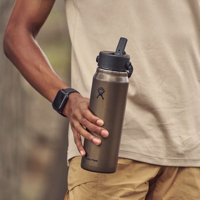 32-oz-lightweight-flex-straw-bottle-y0 hf_s26_lightweight_mcinnis_6345_2_3.jpg