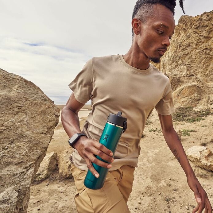 24-oz-lightweight-flex-straw-bottle-g0 hf_s26_lightweight_mcinnis_6828_4.jpg