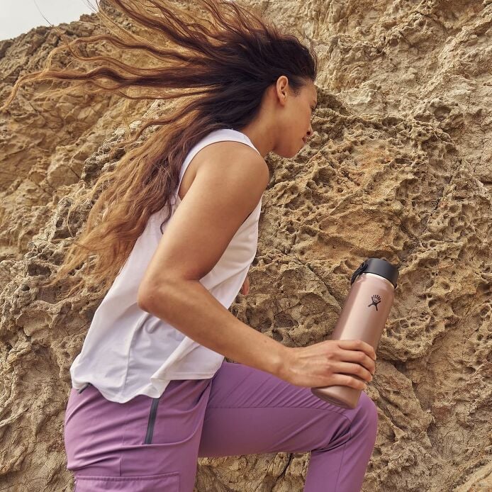 32-oz-lightweight-flex-straw-bottle-y0 hf_s26_lightweight_mcinnis_6946_1_3.jpg