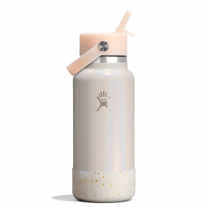 medium-boot-s1 le-f25w32-g-32-oz-wide-flex-straw-cap-glimmer-cream-straight-withboot_1_1_1.jpg