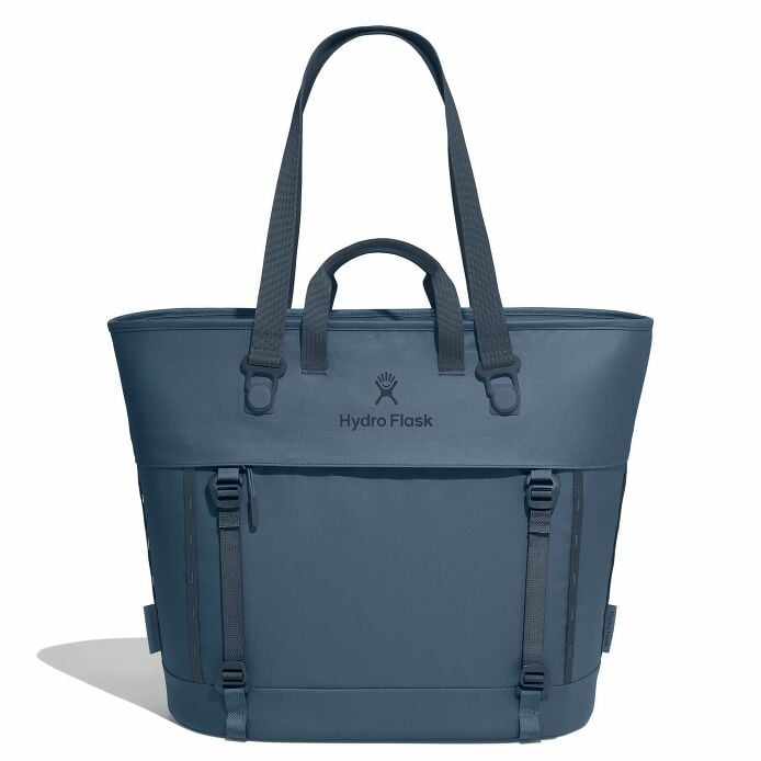 carryouttm-soft-cooler-tote-30-l-w0 maxiit384-carryout-tote-30l-harbor-blue-straight.jpg