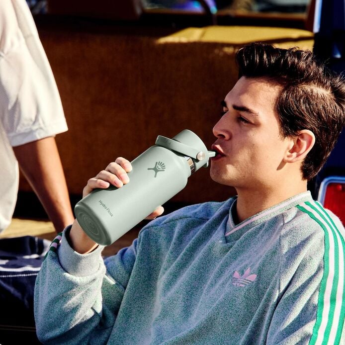 32-oz-wide-mouth-with-flex-straw-cap-m7 s25_tailgating_brouwer_exp-2028-06-01_04-6336_1__5.jpg